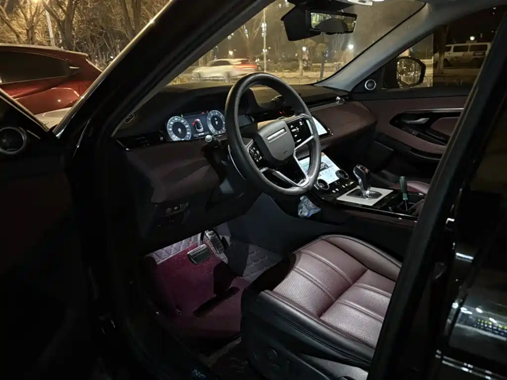Land Rover Evoque 2023 — фото 6