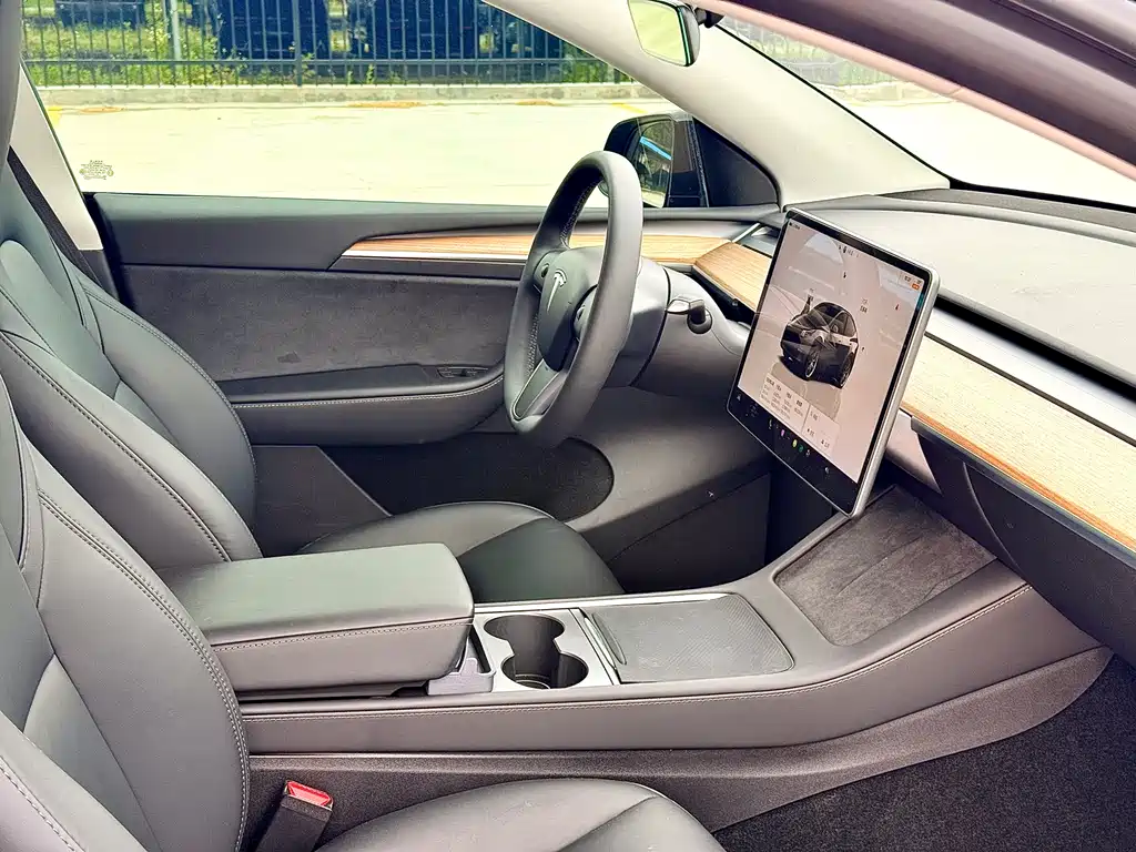 Tesla Model Y 2023 — фото 15