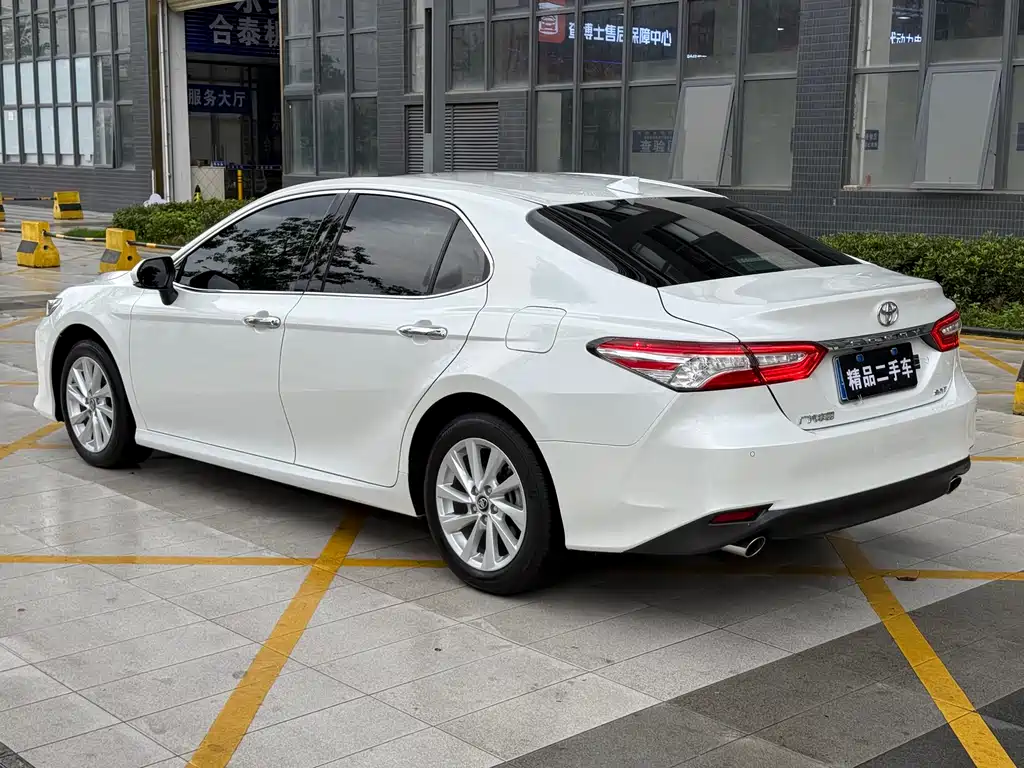 Toyota Camry 2023 — фото 10