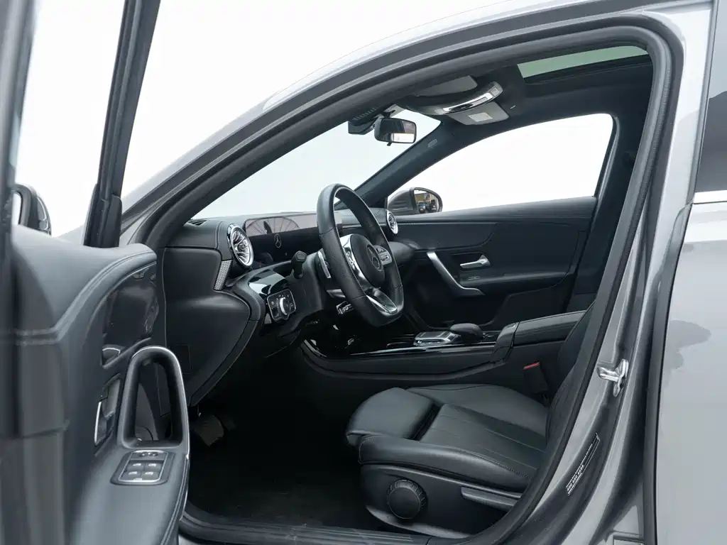 Mercedes-Benz A-Class 2022 — фото 6