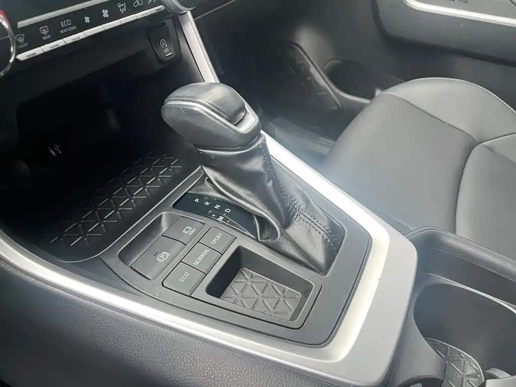 Toyota Wildlander 2022 — фото 11