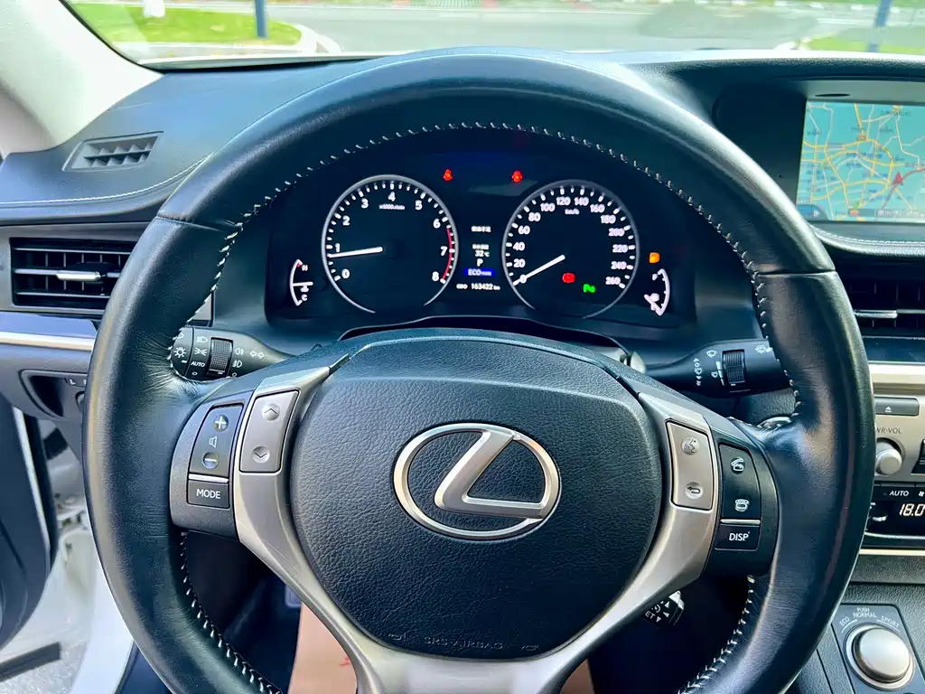 Lexus ES 2014 — фото 14