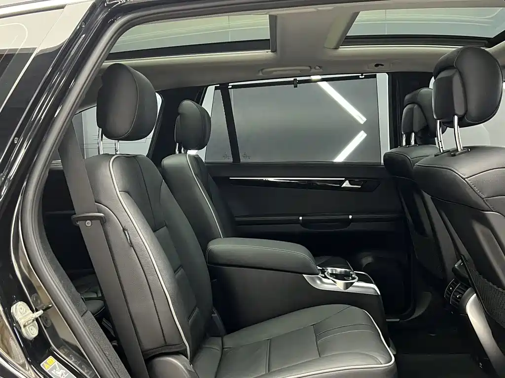 Mercedes-Benz R-Class 2017 — фото 17