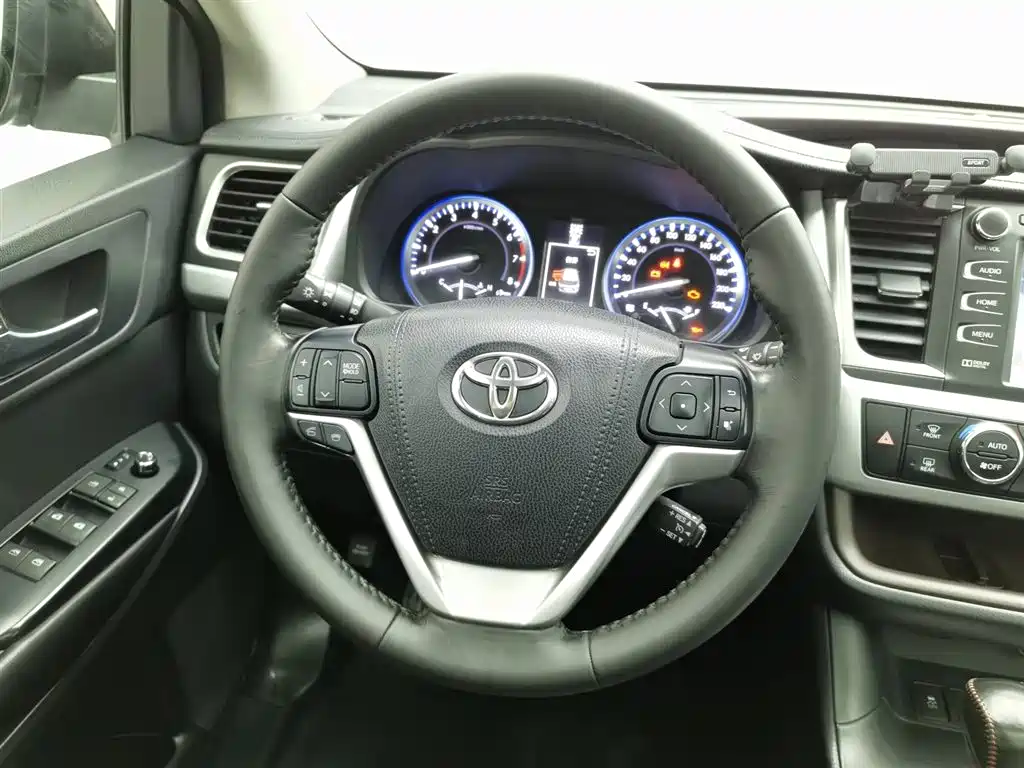 Toyota Highlander 2016 — фото 11