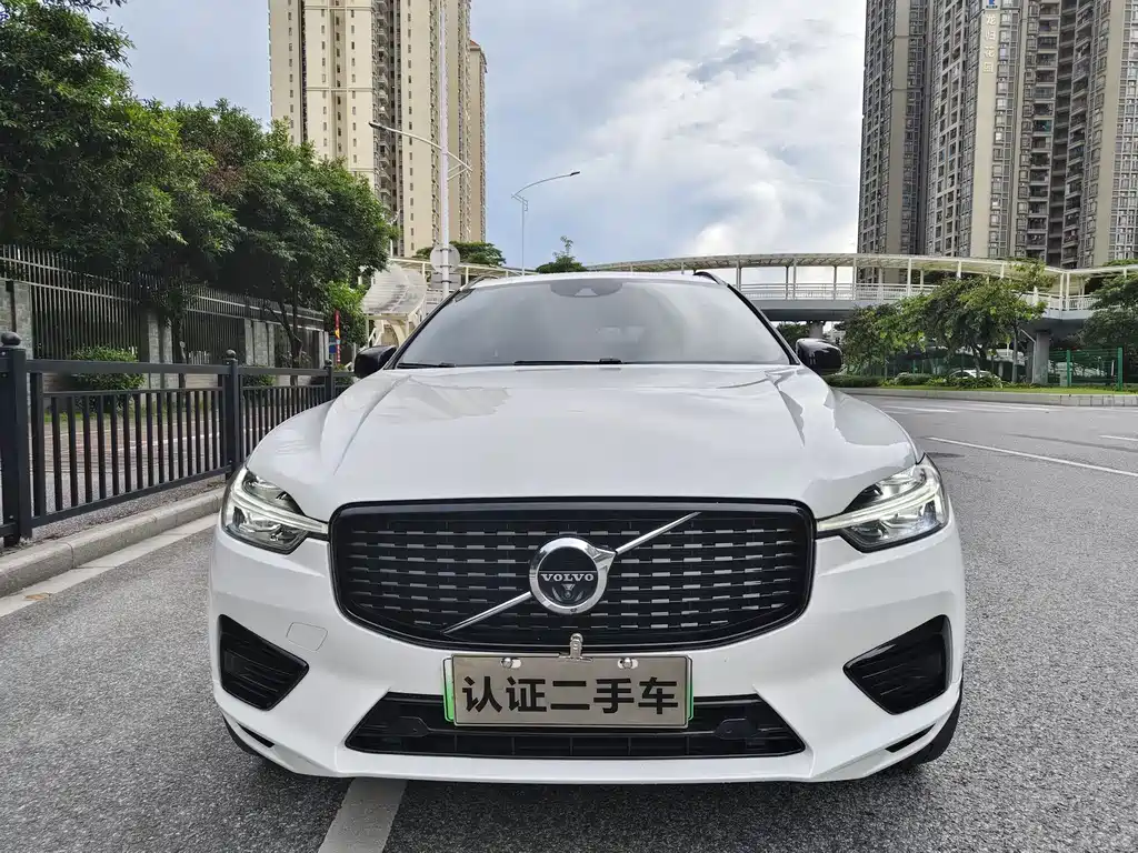 Volvo XC60 Plug-In Hybrid 2021 — фото 5