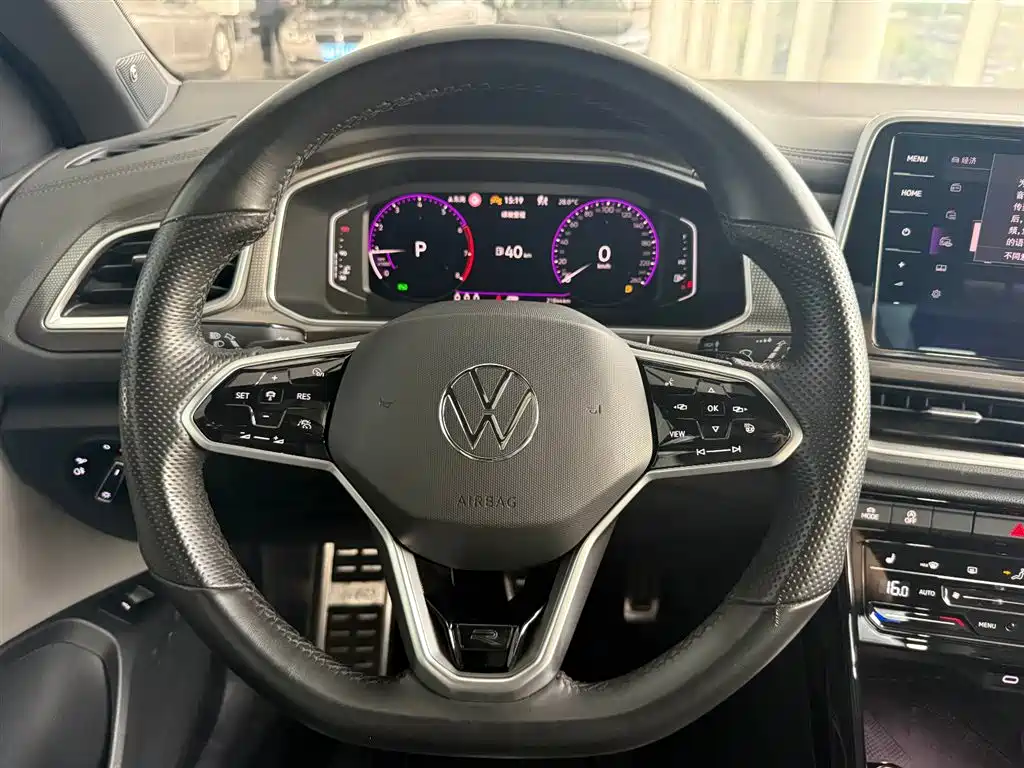Volkswagen T-Roc 2023 — фото 16