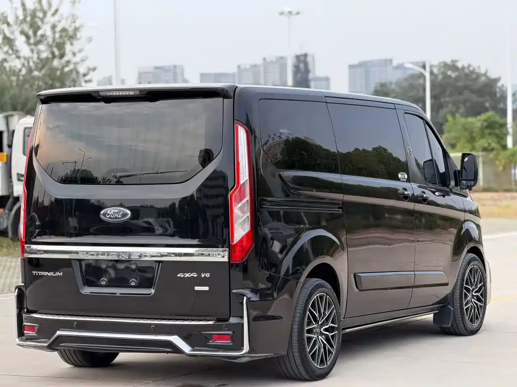 Ford Tourneo 2022 — фото 4