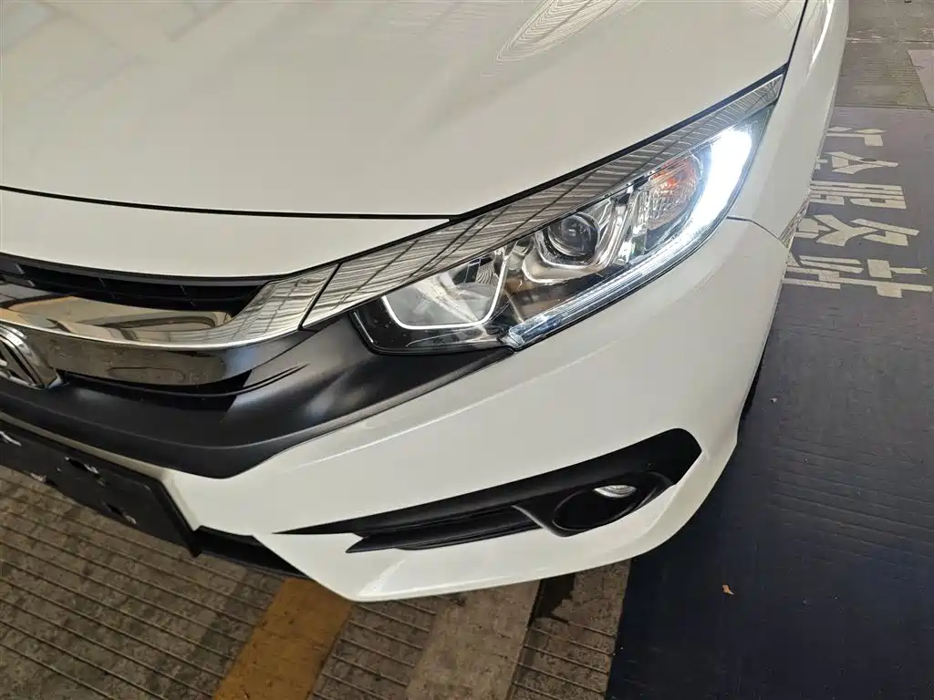 Honda Civic 2018 — фото 24
