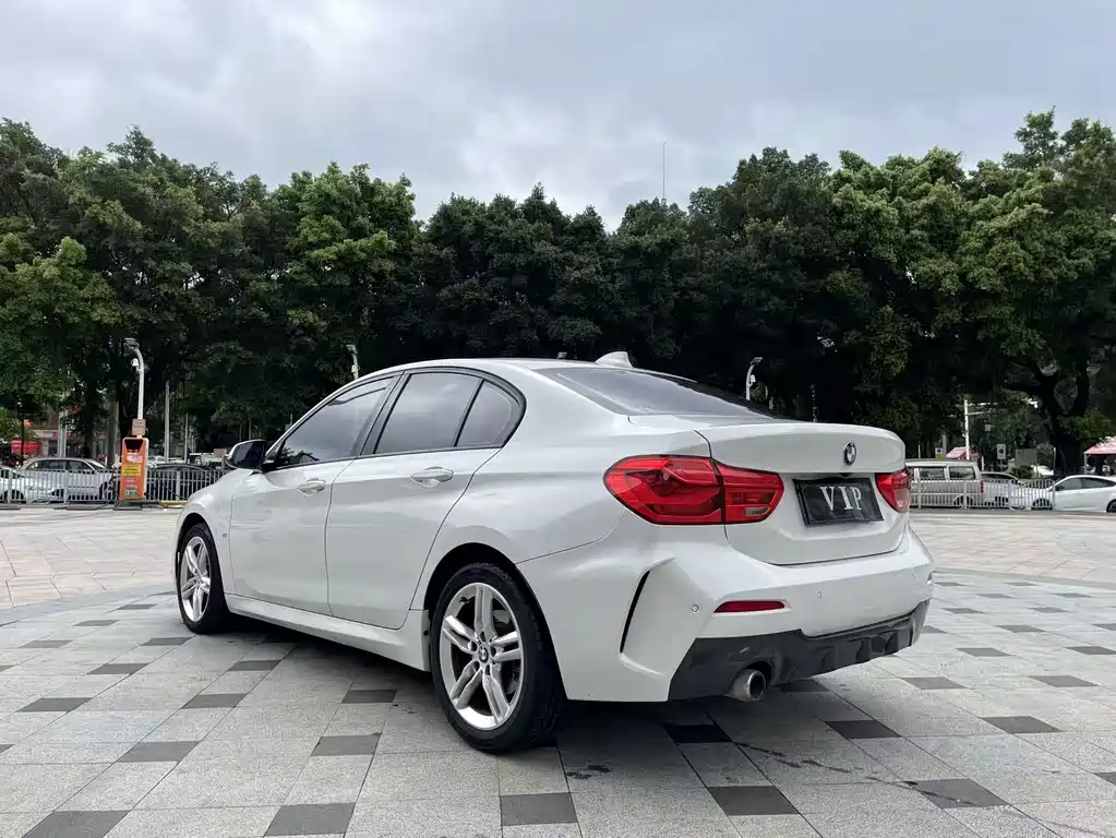 BMW 1 Series 2019 — фото 10