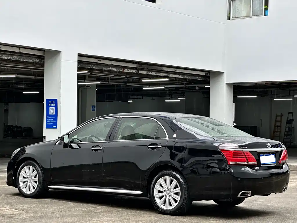 Toyota Crown 2012 — фото 4