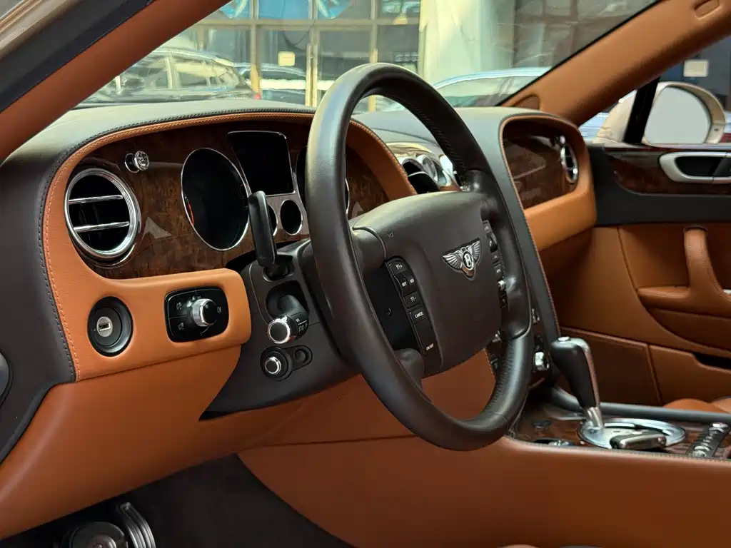Bentley Flying Spur 2012 — фото 19