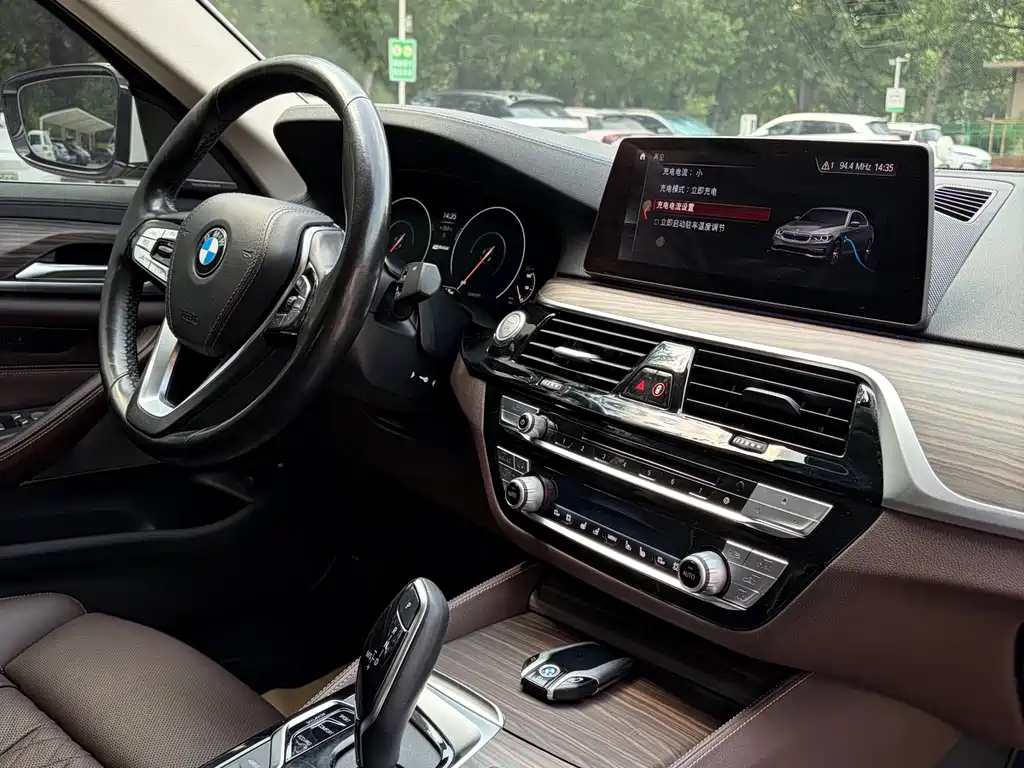 BMW 5 Series New Energy 2019 — фото 15
