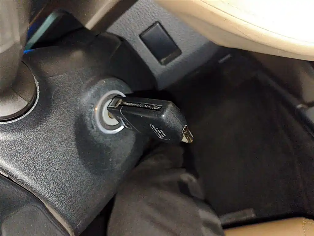 Toyota RAV4 2015 — фото 9