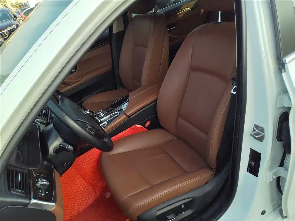 BMW 5 Series 2016 — фото 15