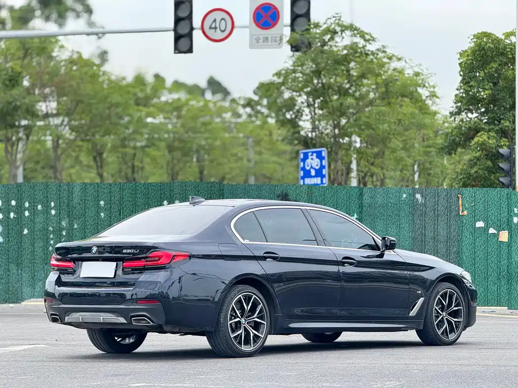 BMW 5 Series 2021 — фото 18
