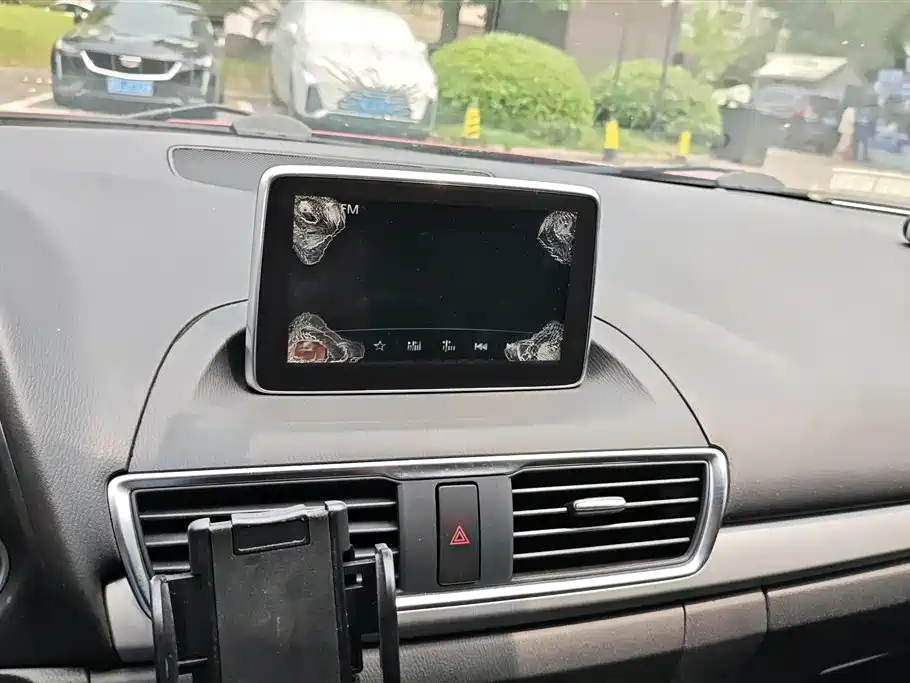 Mazda 3 Axela 2016 — фото 13
