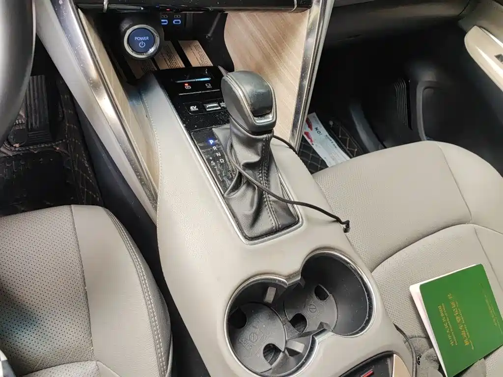 Toyota Venza 2022 — фото 15
