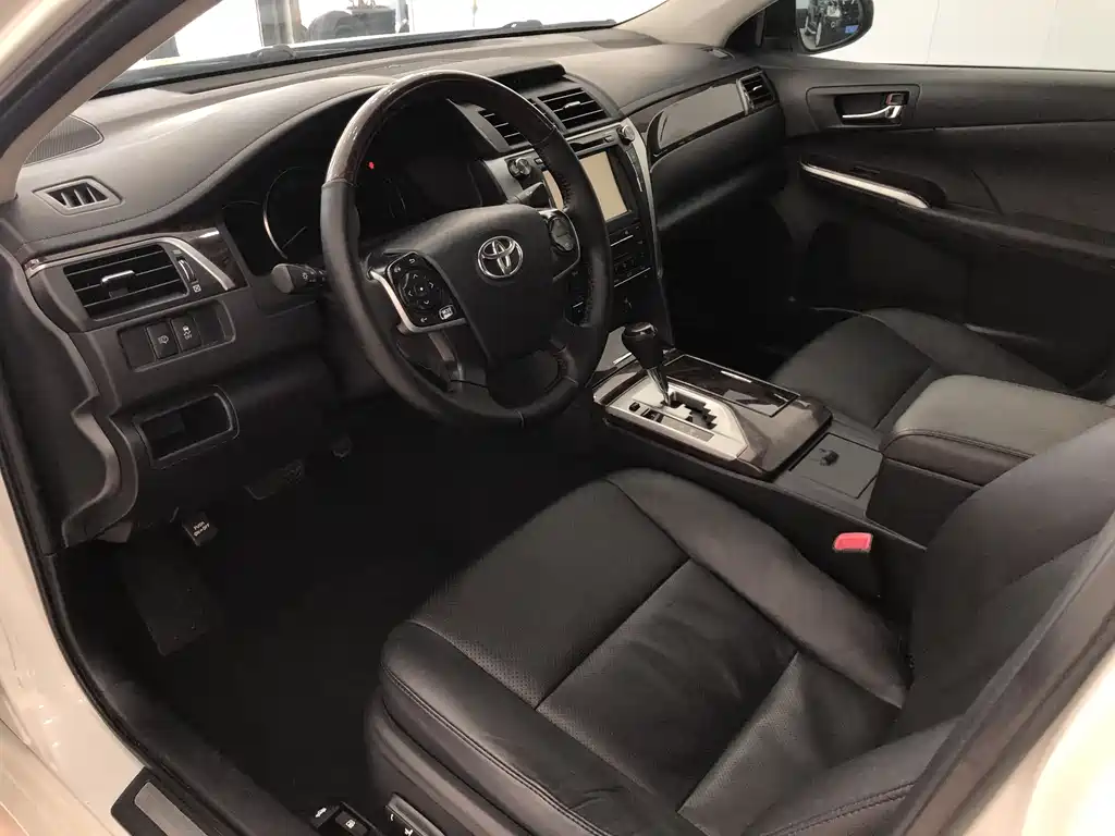 Toyota Camry 2015 — фото 4