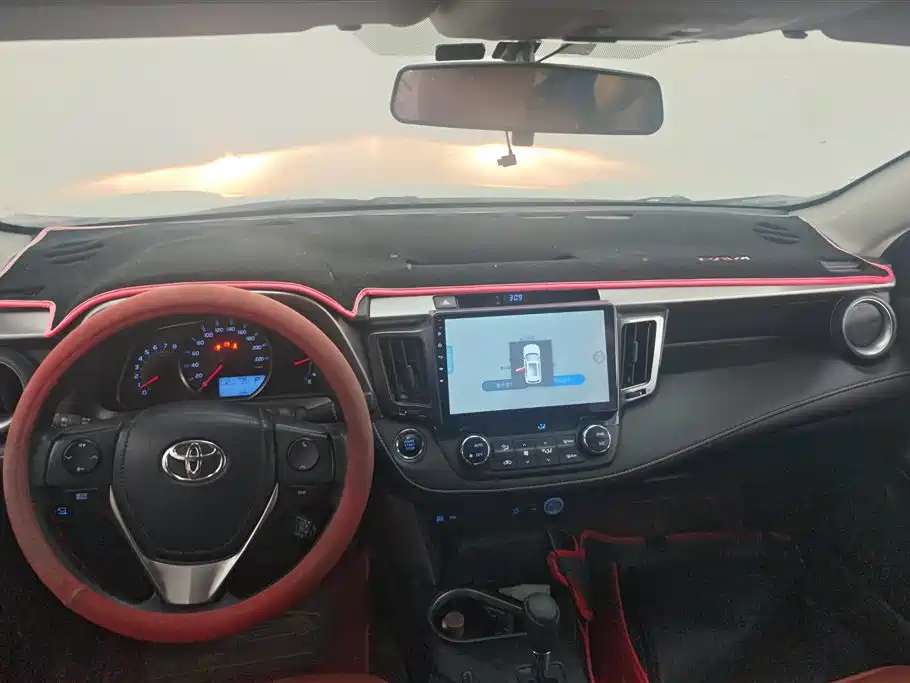 Toyota RAV4 2019 — фото 12