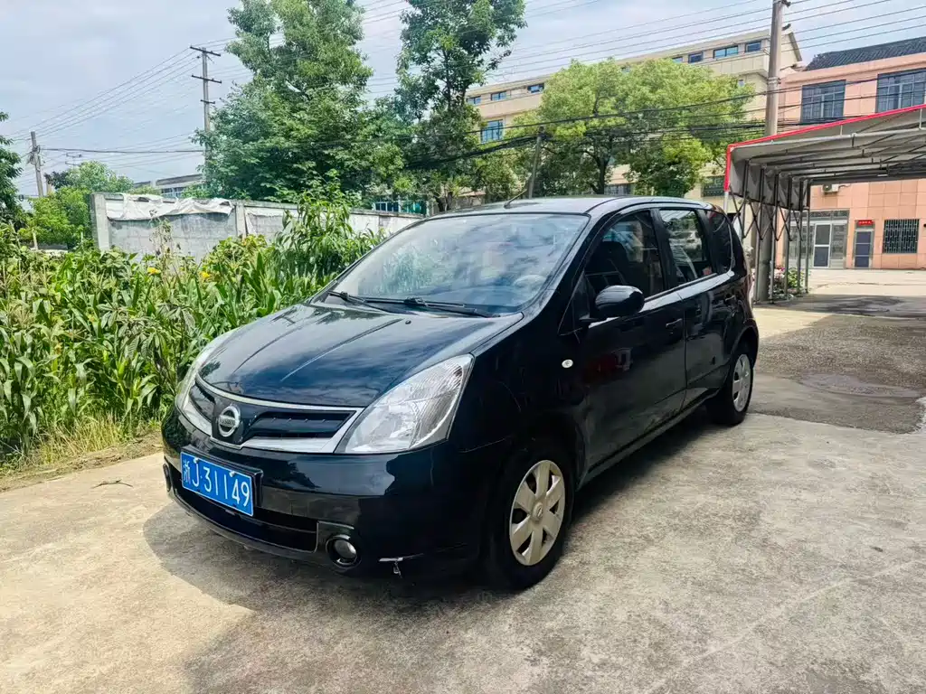 Nissan Livina 2010