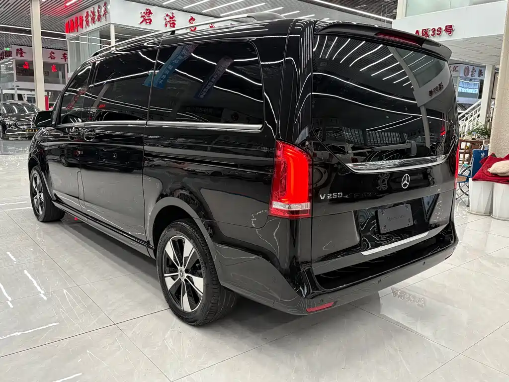Mercedes-Benz V-Class 2022 — фото 16