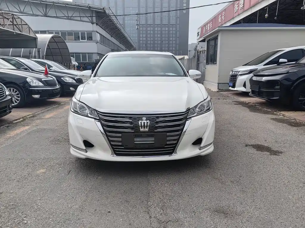 Toyota Crown 2017 — фото 2