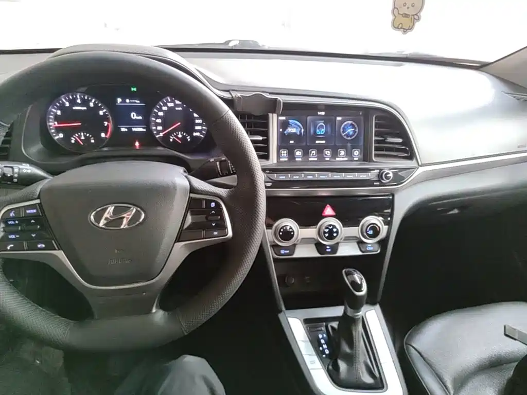 Hyundai Elantra 2020 — фото 10