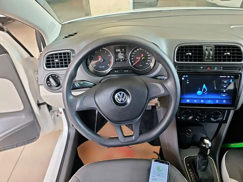 Volkswagen Polo 2015 — фото 11