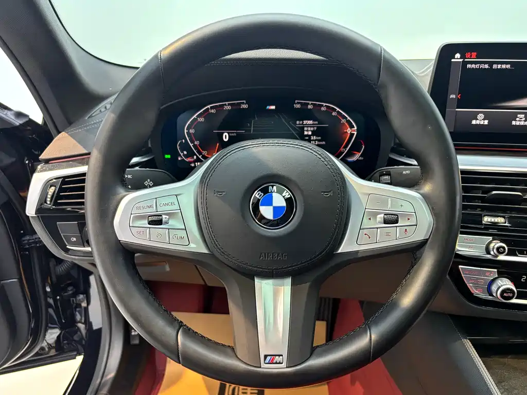 BMW 5 Series 2023 — фото 11