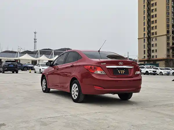 Hyundai Accent 2013