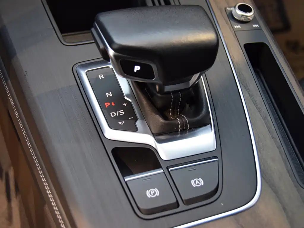 Audi Q5L 2023 — фото 18