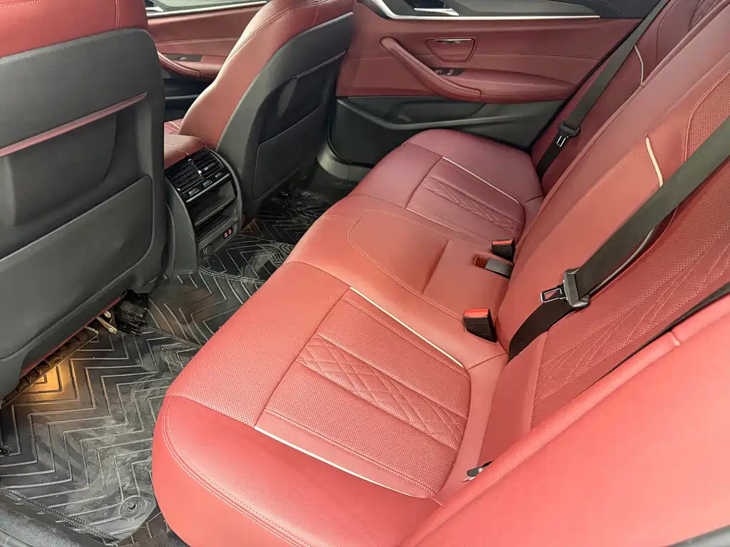 BMW 5 Series 2021 — фото 11