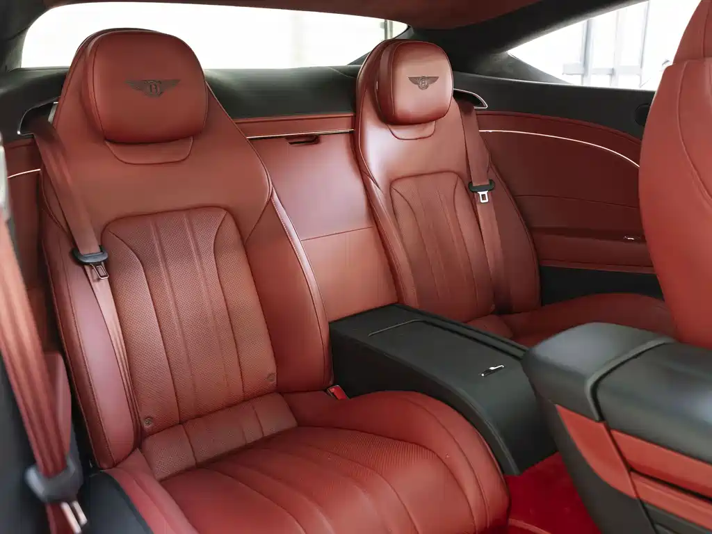 Bentley Continental 2022 — фото 15