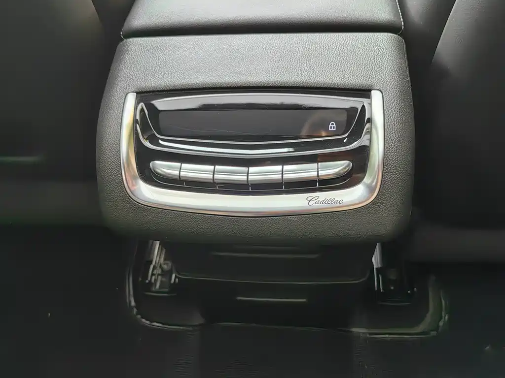 Cadillac XT6 2022 — фото 20