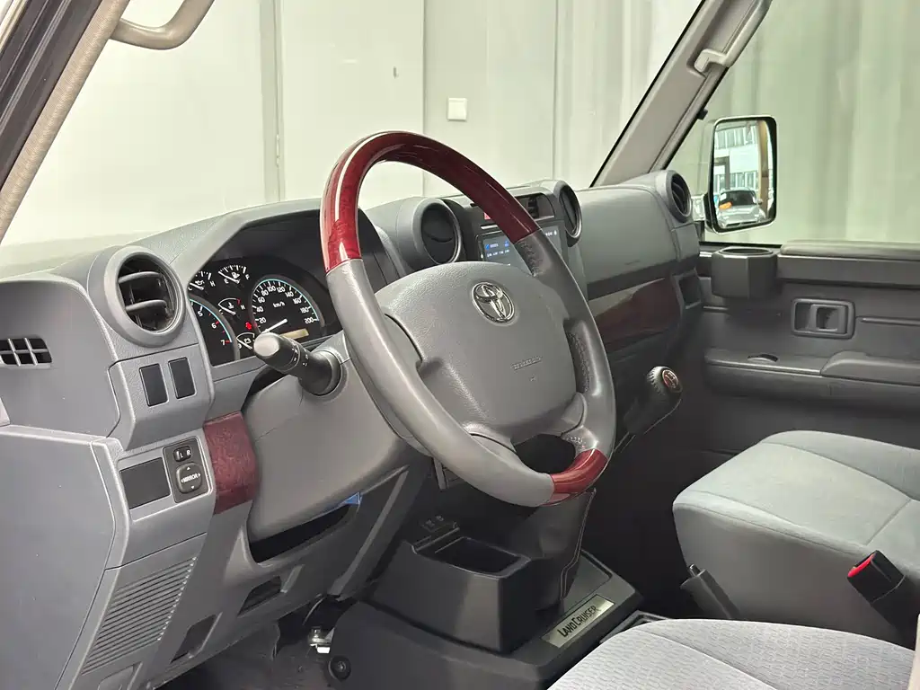 Toyota Land Cruiser 2023 — фото 17