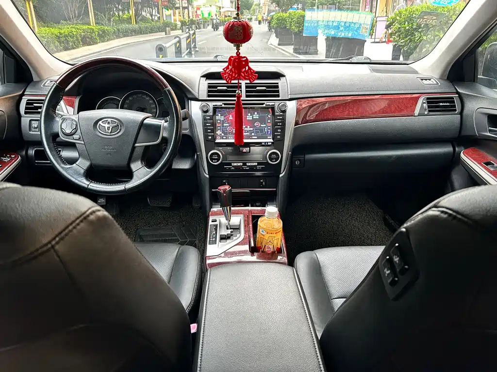 Toyota Camry 2014 — фото 15