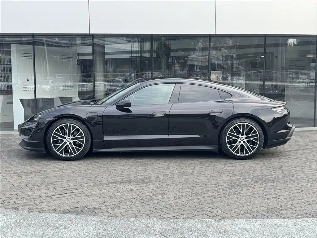 Porsche Taycan 2021 — фото 14