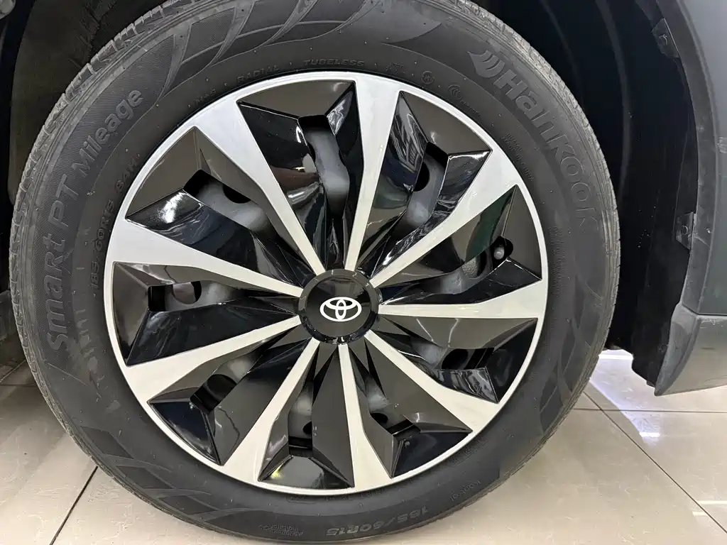 Toyota Yaris L 2022 — фото 19