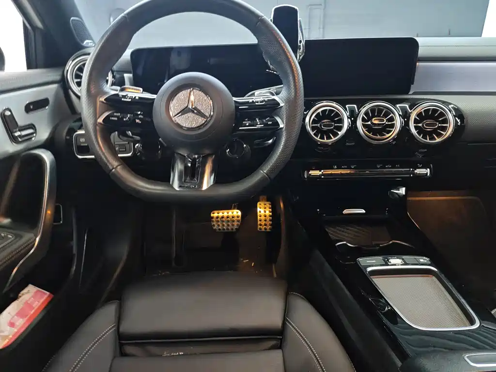 Mercedes-Benz A-Class AMG 2025 — фото 5