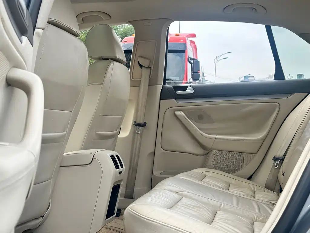 Volkswagen Sagitar 2010 — фото 34
