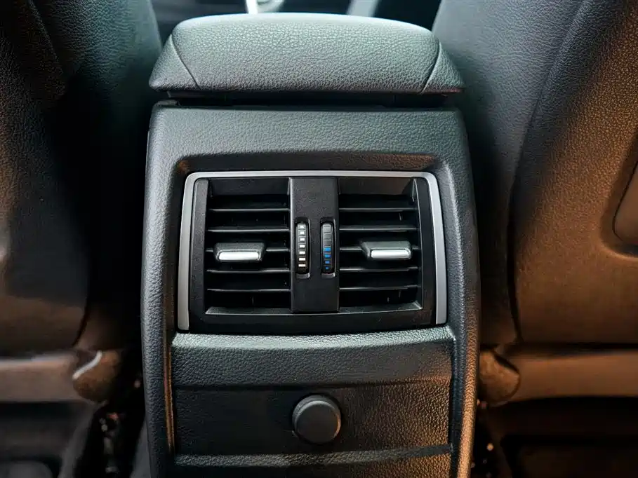 BMW 3 Series 2017 — фото 19