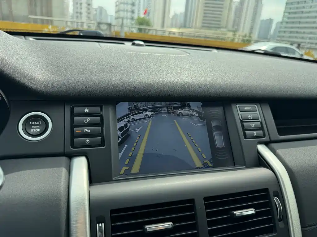 Land Rover Discovery Sport 2017 — фото 14