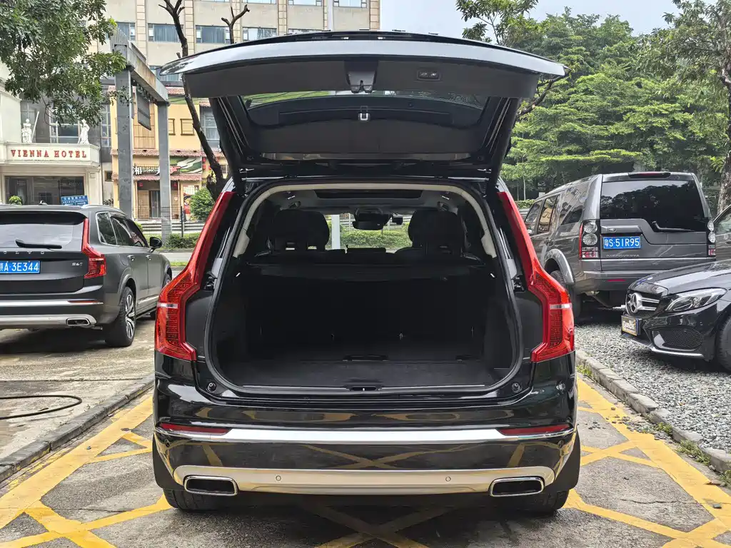 Volvo XC90 2021 — фото 17