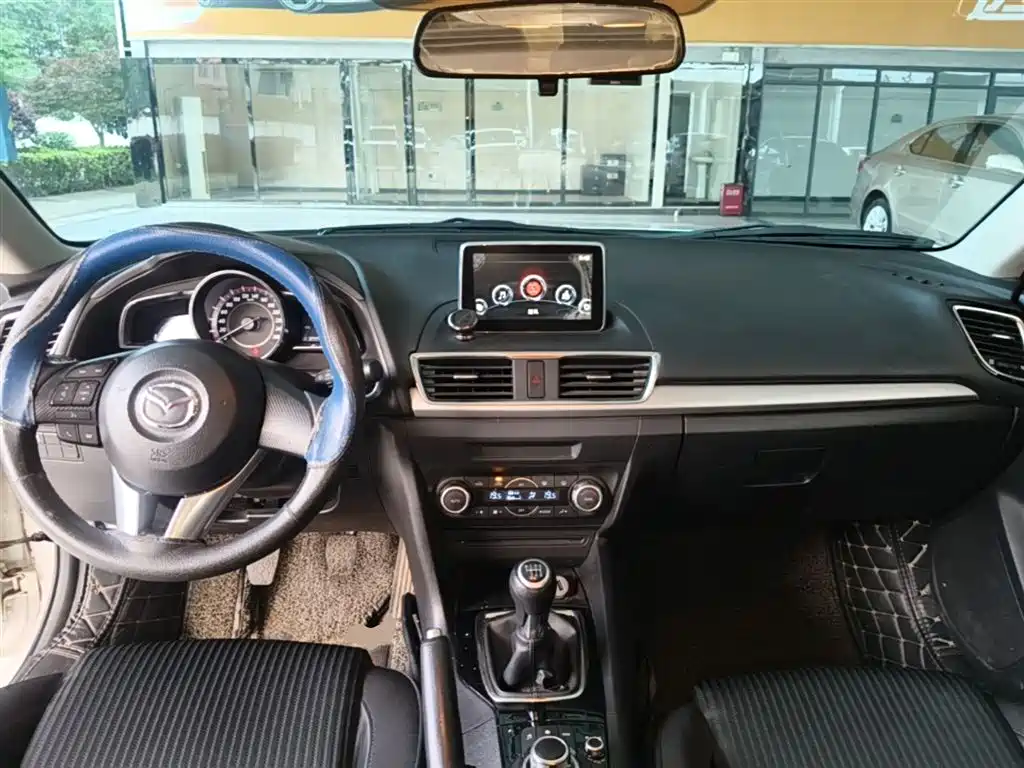 Mazda 3 Axela 2017 — фото 10