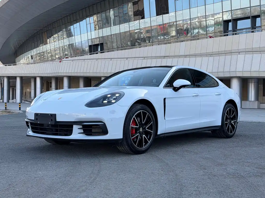 Porsche Panamera 2019 — фото 1