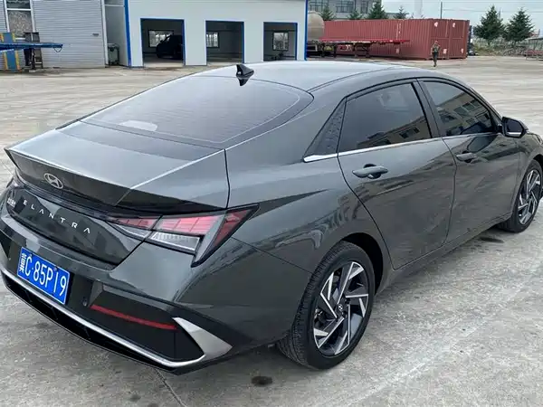 Hyundai Elantra 2023