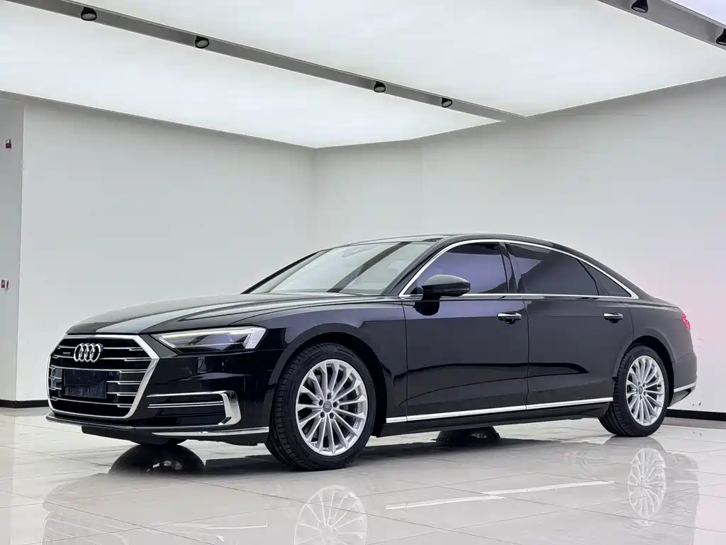 Audi A8 2018 — фото 1