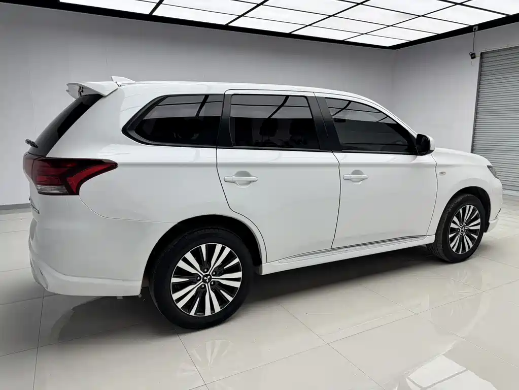 Mitsubishi Outlander 2021