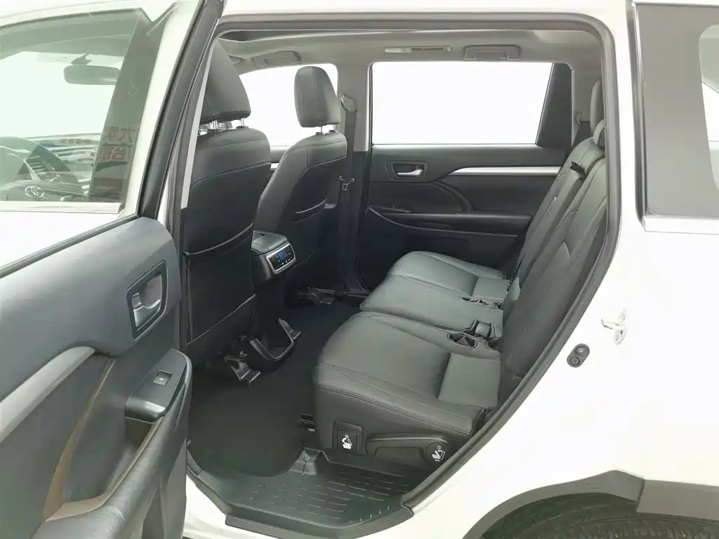 Toyota Highlander 2016 — фото 15