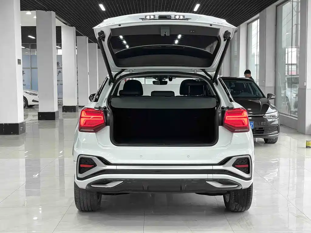 Audi Q2L 2023 — фото 17